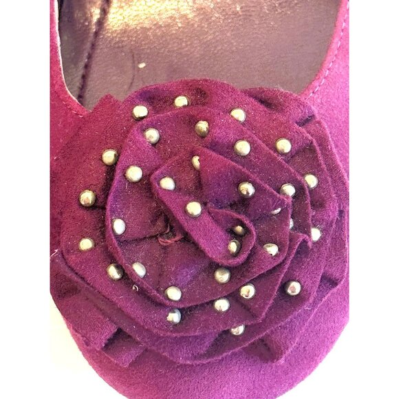 Burgundy suede wedge pumps by BCBG Generation, Embellished Flower, Size 7 - Picture 5 of 11